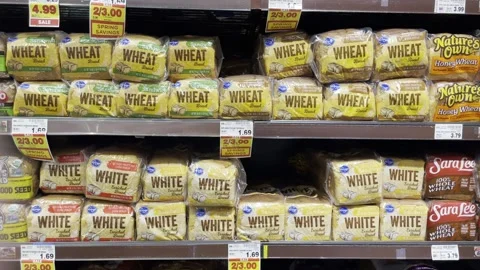 Bread at grocery store 库存影片 154069183