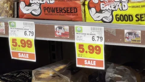 Bread at grocery store 库存影片 154069240