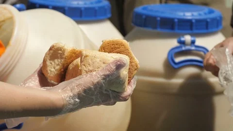 Bread for homeless people 스톡 동영상 77272506