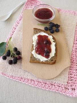 Bread with juneberry jam for breakfast Foto stock