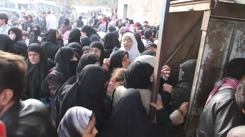 Bread Lines in Aleppo Syria Stockbeeldmateriaal 55128019