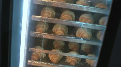 Bread in the oven on Bakery factory 動画素材 34271344