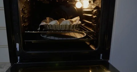 Bread in the oven - dolly Stock Footage 129149380