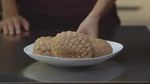 Bread On A Plate 스톡 동영상 105330939