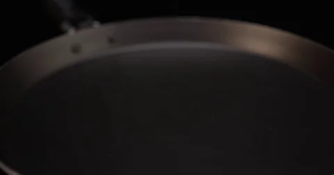 Bread product with a glossy crust throws the pan. Stockbeeldmateriaal 70318867