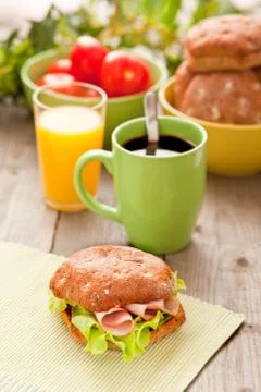 Bread roll with coffee mug on the table Foto stock