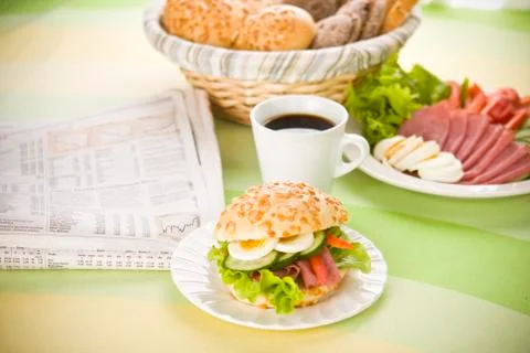 Bread roll with egg slices and lettuce Foto stock