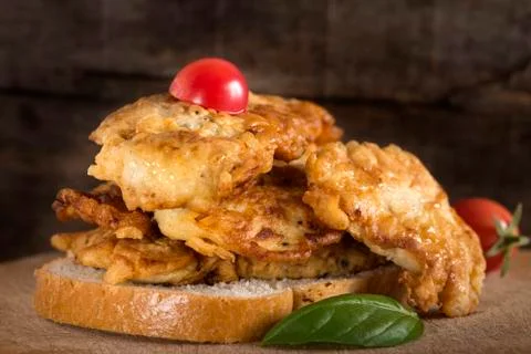 Bread with schnitzel and tomato Foto stock