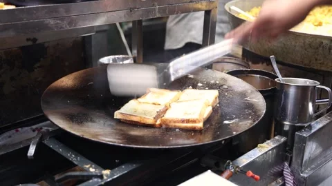 Bread Toast Preparation on Old Delhi's Streets, 4K Footage Stock-Footage 332557428