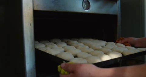 Bread unbaked in to the stove, 4K Stock-Footage 140286039