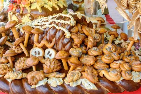 Bread. Wheat bread. Decorating bakery products. Baking bread. Bakery Foto stock