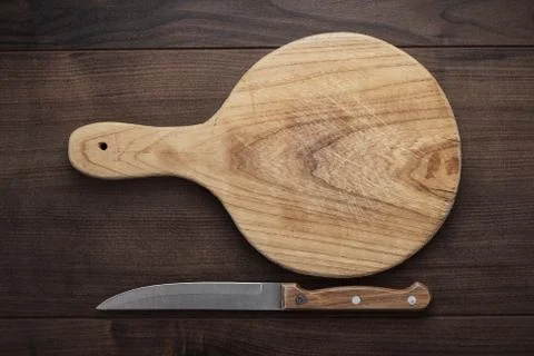 Breadboard and knife on table Stock Photos