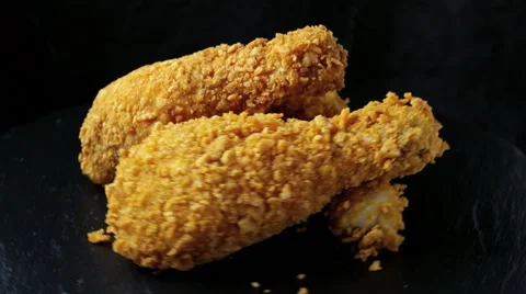 Breaded crispy chicken leg fried Vídeos de archivo 67945395