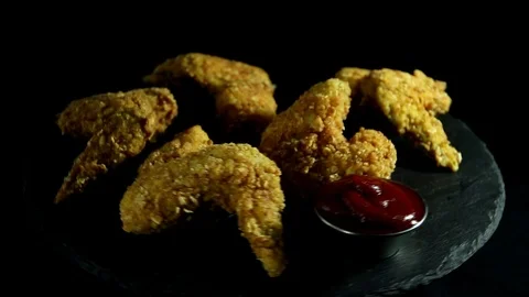 Breaded crispy fried chicken wing, red sauce rotation 360 degrees. Video stock 124208274