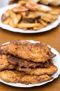 Breaded steaks served with fried potatoes Foto stock