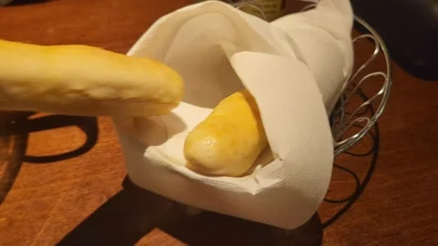 Breadsticks Olive Garden 動画素材 198396658