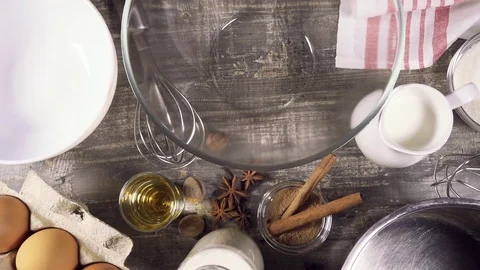 To break and divide the egg top view Video stock 96708780