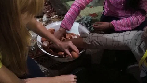 Break eggs Stock-Footage 104082165