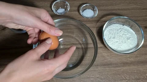 Break eggs Vidéo 164155737