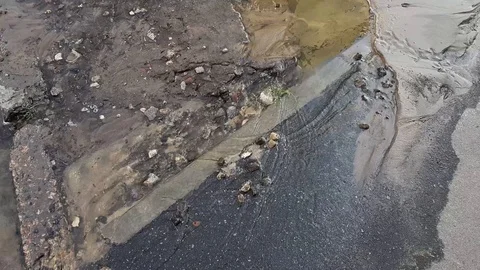 Break of the water supply pipe Vídeo Stock 95472901