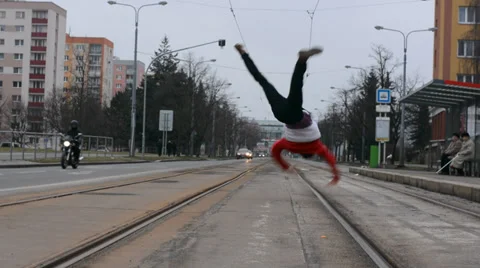 Breakdancer in the city Stock Footage 34270923