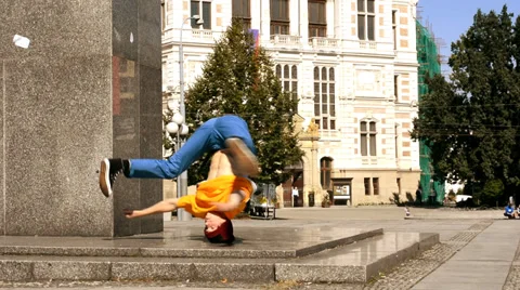 Breakdancer on the street Stock Footage 32868382