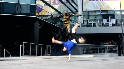 Breakdancer on the street Stock-Footage 40367222