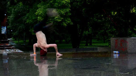 Breakdancer turns his head in the rain in Prague Stock Footage 38334889