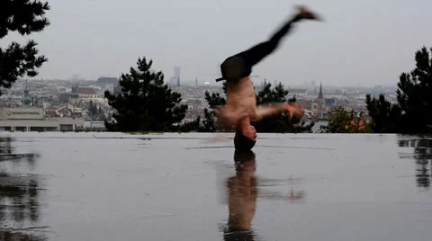 Breakdancer turns his head in the rain in Prague Stock Footage 38334932