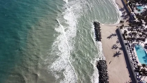 BREAKERS WAVES 스톡 동영상 90133543