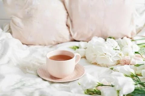 Breakfast in bed in hotel room. Accommodation. Breakfast in bed with tea cup  Foto stock