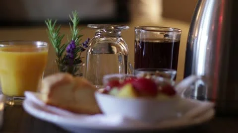 Breakfast in bed at resort spa in Snoqualmie, Washington Stockbeeldmateriaal 10920418