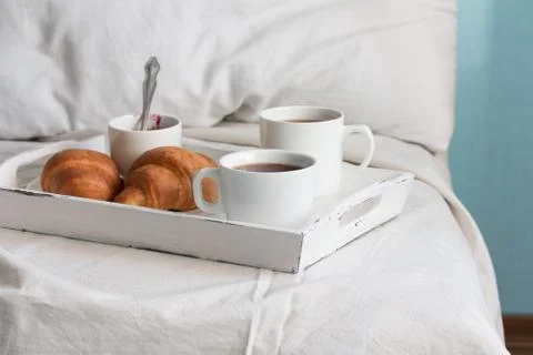 Breakfast in bed. Window light 库存照片