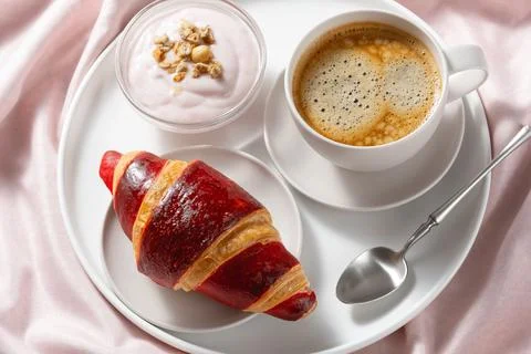 Breakfast in bed. Window light Foto stock