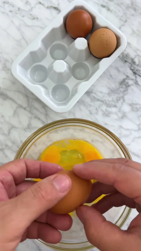 Breakfast breaking eggs Stock Footage 337053443
