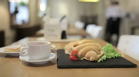 Breakfast in the cafe Vídeos de archivo 58205578