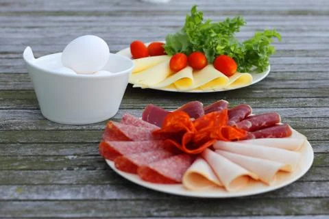 Breakfast with cold cuts and eggs Foto stock
