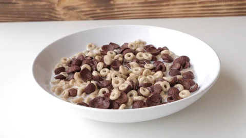Breakfast: corn flakes with milk and raspberries. Video stock 77567677