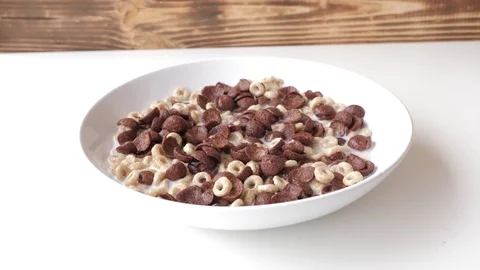Breakfast: corn flakes with milk and raspberries. Video stock 77567687