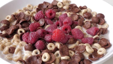 Breakfast: corn flakes with milk and raspberries. Video stock 77567691