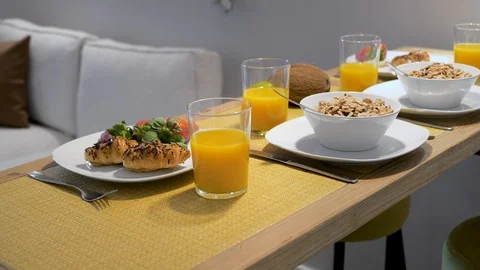 Breakfast at home with corn flakes, fresh strawberry, croissant and orange juice Vidéo 124782746
