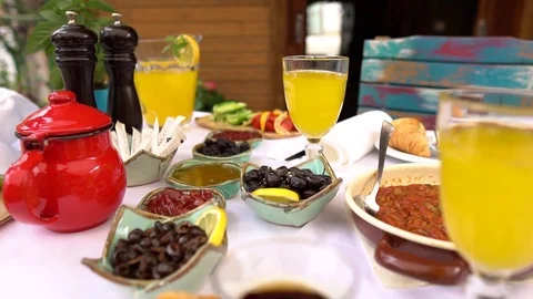 Breakfast in Nature Video stock 123931958