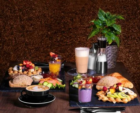 Breakfast or brunch set for two person on rustic wooden table Foto stock