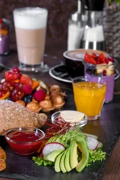 Breakfast or brunch set for two person on rustic wooden table Foto stock