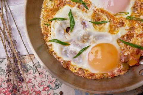 Breakfast is scrambled eggs with chives, Stock Photos