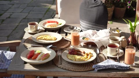 Breakfast table and tea pot pouring tea in a cup in Kathmandu, Nepal. Vidéo 169932083