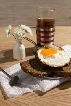 Breakfast is on the table. Kettle with tea and fried eggs on a plate 스톡 사진