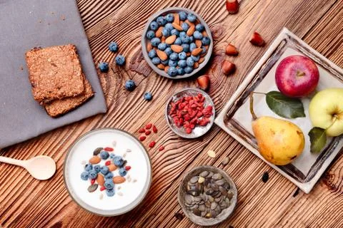Breakfast on table. Yogurt with added bluberries and roasted almonds. Muesli  Foto stock