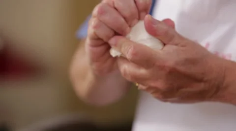 Breaking Apart Garlic Stock Footage 27296756