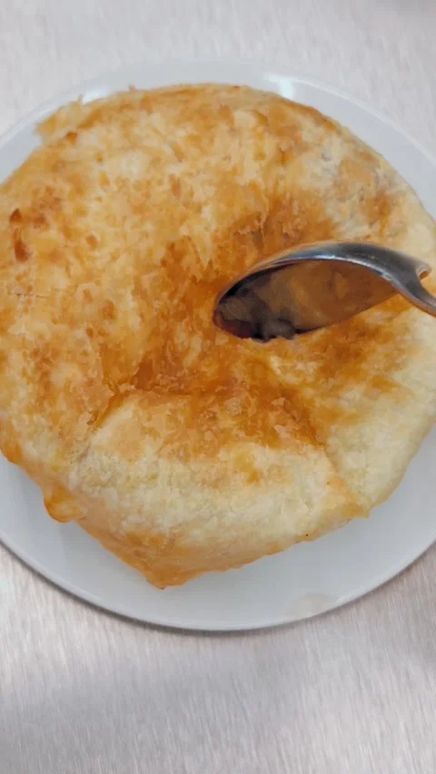 Breaking Crispy Puff Pastry Pot Pie Vídeos de archivo 340441772